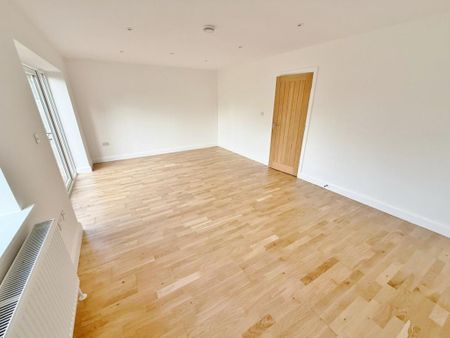 4 bedroom semi-detached house to rent - Photo 2