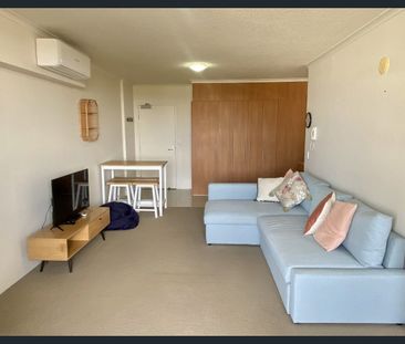 Furnished Appartment with Car Parking & Water Included - Photo 4