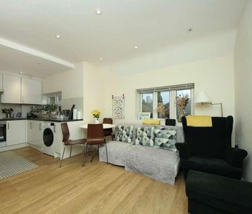 Crowther Avenue, TW8 - Photo 1