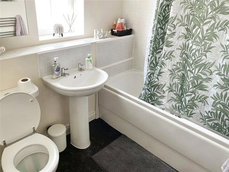 2 bedroom flat to rent - Photo 5