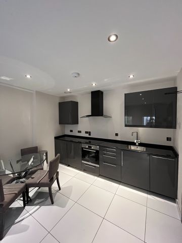 2 Bed Flat, Headrow Residence, LS1 - Photo 5