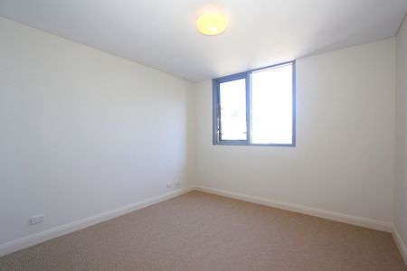 Gorgeous 3 Bedroom Apartment - Photo 3