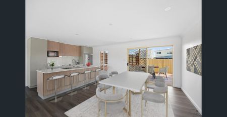 Modern Comfort Meets Entertainer's Delight: Stylish 3-Bedroom - Photo 2