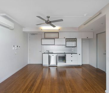 Modern Apartment in Prime CBD location - Photo 3