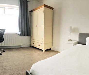 5 bedroom end of terrace house to rent - Photo 4