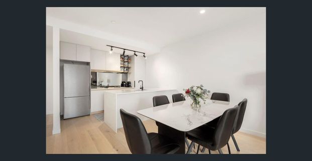 Stylish and Spacious Apartment in Prime Location - Photo 1