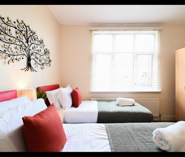 4 Bed Semi-Detached House, Richmond Hill, LU2 - Photo 1