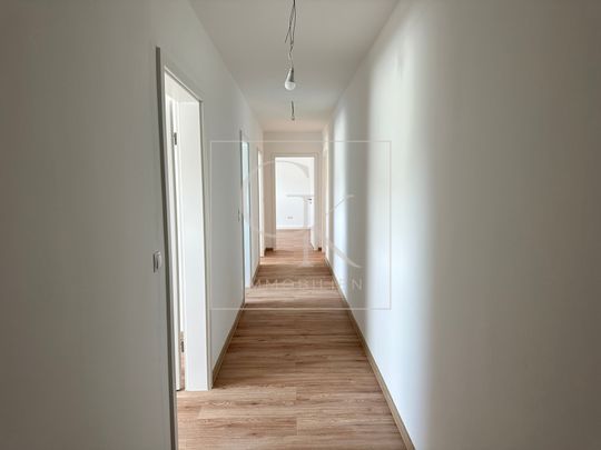 Erstbezug nach Modernisierung von heller gemütlicher 4-Zimmer-DG-Wohnung - Photo 1