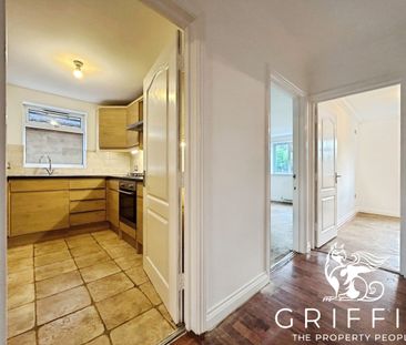 Noak Hill Road, Billericay, CM12 - Photo 5