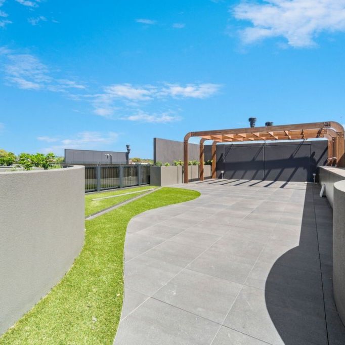 Modern One-Bedroom Apartment with Stunning Views in Balwyn North - Photo 1