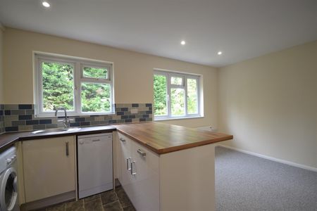 Jasmin Road, Epsom, Surrey, KT19 9EA - Photo 5