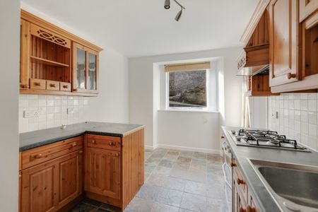 2 Bed Flat - Photo 4