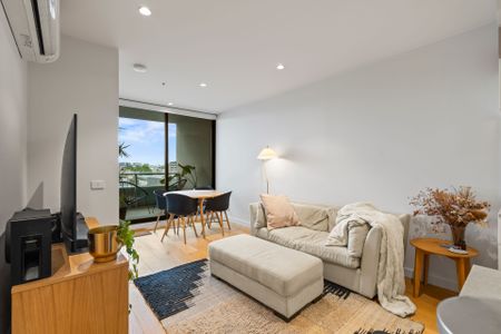 Stylish Apartment in an excellent Location! - Photo 4