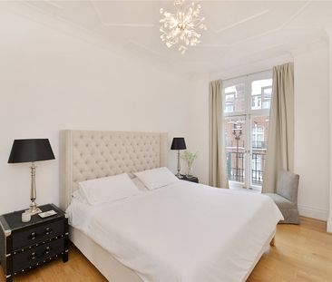 A Stunning Three Bedroom Apartment in Popular Portered Mansion Block - Photo 4