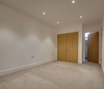 Ollivers Chase, Goring-by-sea, Worthing, BN12 - Photo 2