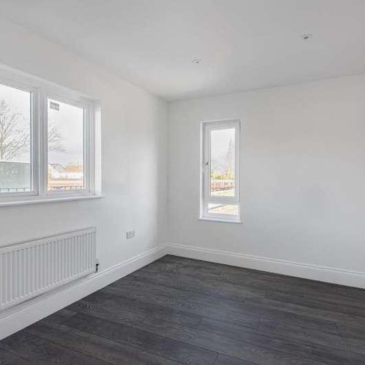 West Byfleet, Surrey, KT14 - Photo 1