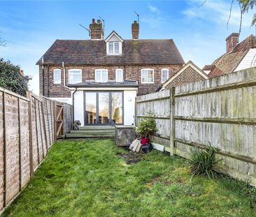 Charming 3 bedroom mid-terrace cottage in a popular village location - Photo 1