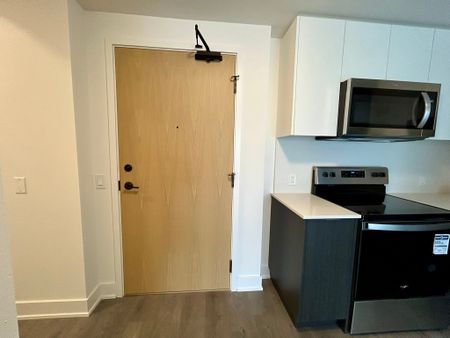 For Lease - 202 Burnhamthorpe Road Unit# 1703W, Mississauga, Ontario - Photo 4