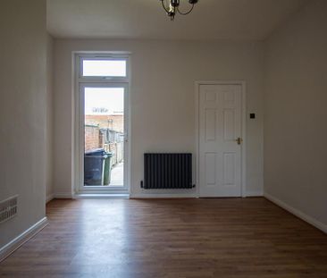 3 bedroom end of terrace house to rent - Photo 3