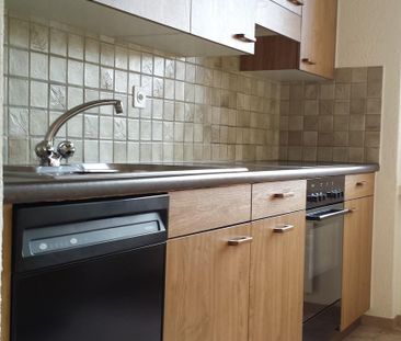 Gemütliche 2.5 Zimmerwohnung mit Cheminée und Sitzplatz im Grünen - Photo 2
