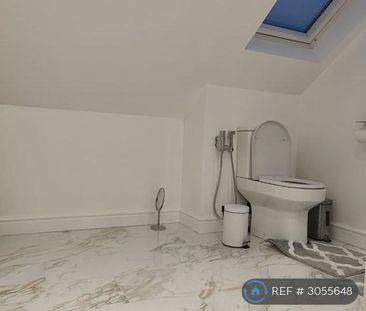 4 bedroom semi-detached house to rent - Photo 3