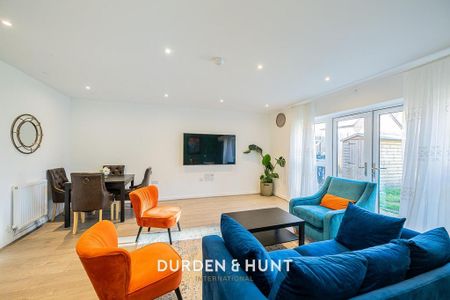 3 bedroom detached house to rent - Photo 2