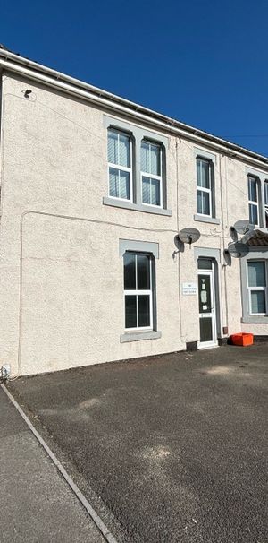 Swindon Road, Swindon, Stratton St. Margaret - Photo 1