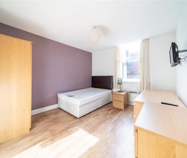 3 bedroom apartment to rent - Photo 4