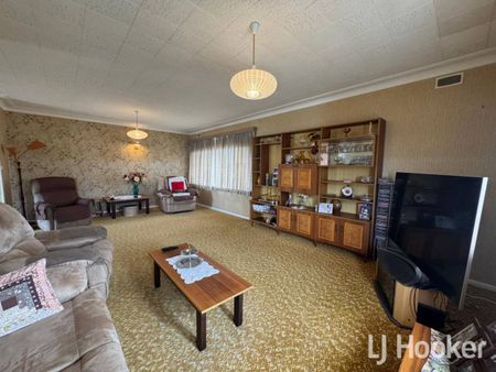 Charming Family Home with Stunning Views - Photo 4