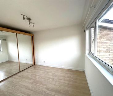 4 bedroom end of terrace house to rent - Photo 3
