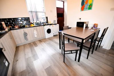 4 bedroom House in Norwood Grove, Leeds - Photo 5