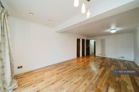 3 bedroom semi-detached house to rent - Photo 4