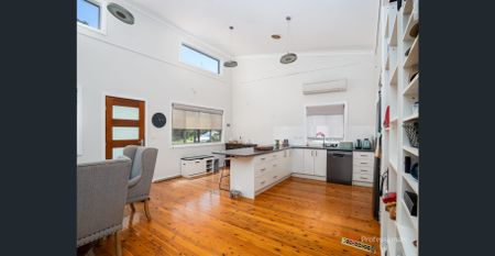 MODERN 3-BEDROOM HOME + STUDIO IN SOUGHT AFTER SOUTH HILL LOCATION - Photo 3