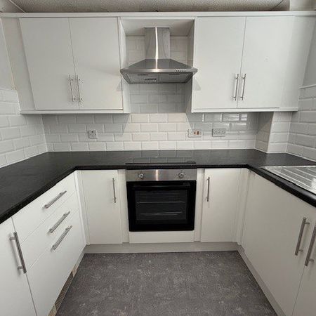 2 bedroom terraced garage/parking space to rent - Photo 3