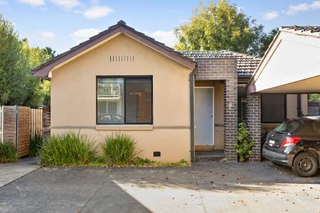 Unit 2/65 Ballarat Road, Footscray. - Photo 2