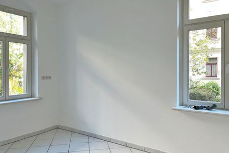 Striesen, im Hochparterre: kleiner Balkon + Wanne - Foto 3