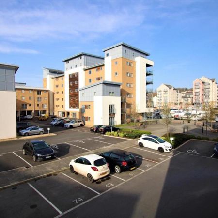 This fantastic apartment is located on the Marina, has a lovely sunny aspect with a good open plan living space as well as a double bedroom and allocated parking. Don't miss out, call NOW to book your viewing! - Photo 4
