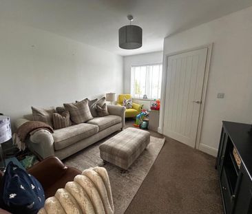 3 bedroom semi-detached house to rent - Photo 5