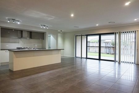 Exclusive Living in Mulgoa Rise - Photo 3