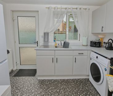 Semi-detached house to rent on - Photo 4