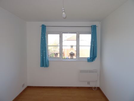 Lovely Two Bedroom Flat for Rent in Grays RM16, Close to Lakeside and Grays Town centre - Photo 4