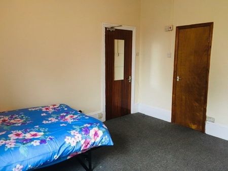 Studio Flat, Bowes Road, N13 - Photo 3