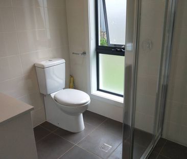 Modern 2 Bedroom Granny Flat In Mint Condition - Photo 3