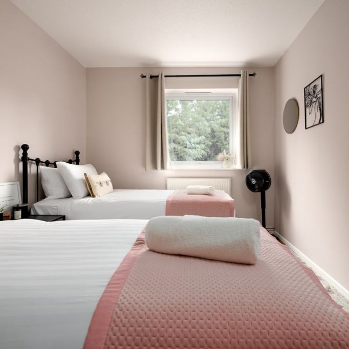 flat 5, 14 Henfield Road, London SW19 3HU, UK, London - Photo 1