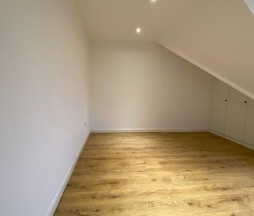 Room in a Shared House, Ilfracombe Gardens, RM6 - Photo 4