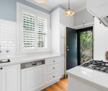 Charming 2 Bedroom Character Home - Photo 5