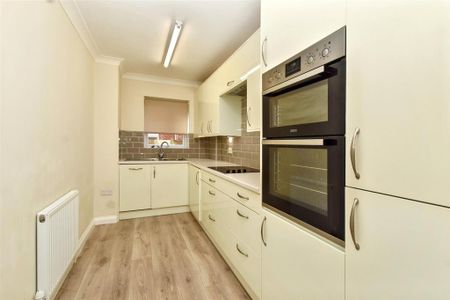 3 bedroom flat to rent - Photo 5