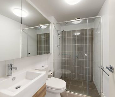 Stylish Ground Floor Living in the Heart of Parkville Gardens - Photo 6