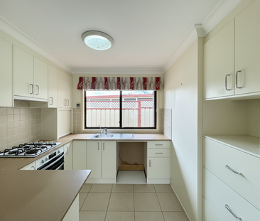 MULTI LIVING FAMILY HOME! - Photo 4