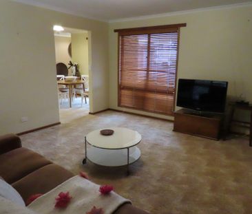 2 Bedroom unit situated in the West End. - Photo 6